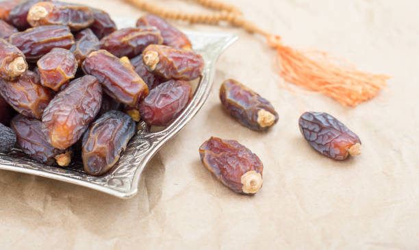 بهترین خرما پیارم درجه یک + ارسال به سراسر کشور